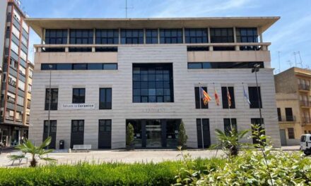 Burriana es reuneix amb l’empresa a càrrec dels serveis de neteja en la seua aposta per un pla de xoc més efectiu