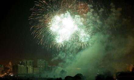El PSPV denuncia el tret de focs artificials al costat d’edificis protegits de València