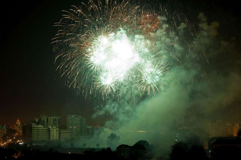 El PSPV denuncia el tret de focs artificials al costat d’edificis protegits de València