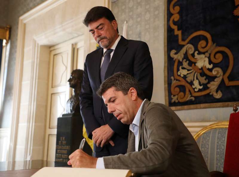 Carlos Mazón anuncia la reactivació dels projectes socials i les infraestructures pendents amb la ciutat d’Alacant