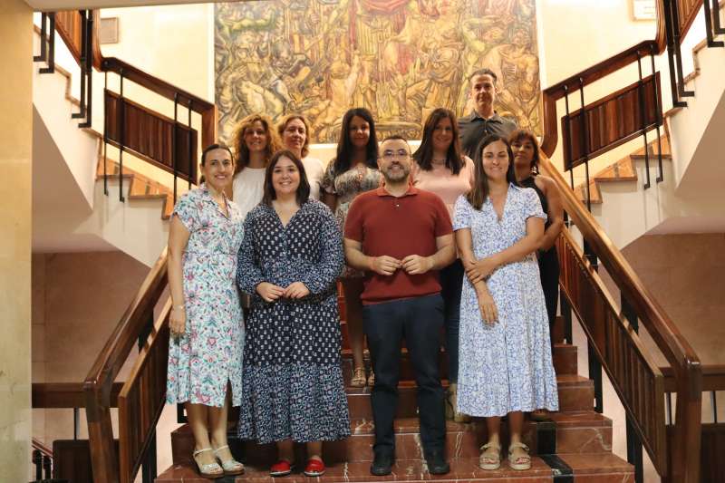 Benlloch dona la benvinguda a 12 nous tècnics municipals que reforçaran la plantilla en àrees clau per al servei públic i el futur de Vila-real