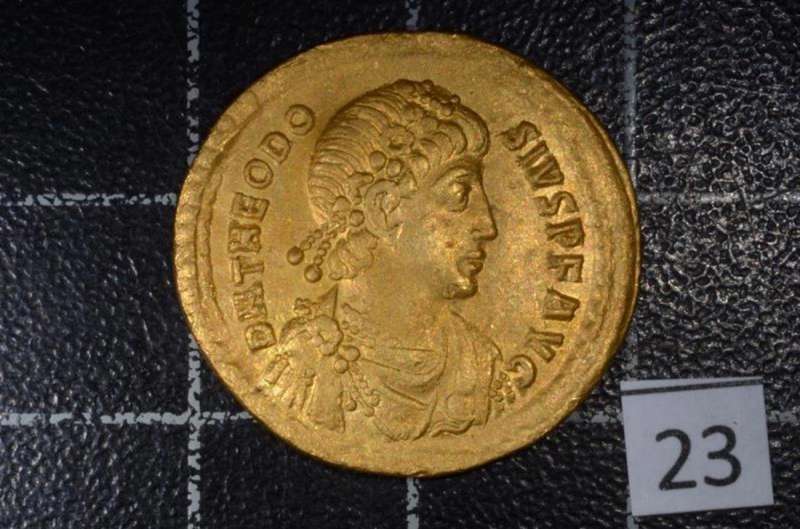 Restaurades 53 monedes d’or romanes del segle IV i V d. C. trobades en la mar de Xàbia￼