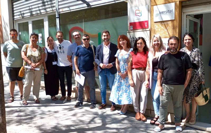 La Conselleria de Serveis Socials, Igualtat i Habitatge es reuneix amb les associacions i federacions LGBTIQ+ d’Alacant￼