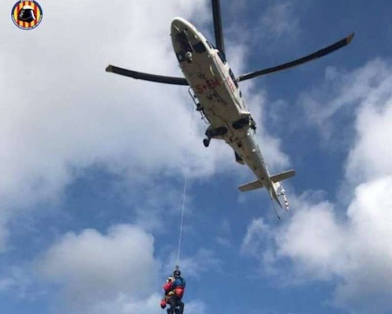 Els bombers rescaten dues menors atrapades a una muntanya a Xàtiva￼