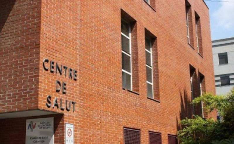 Denuncien que el centre de salut de Catarroja va obligar una pacient a parlar en castellà amb la metgessa￼