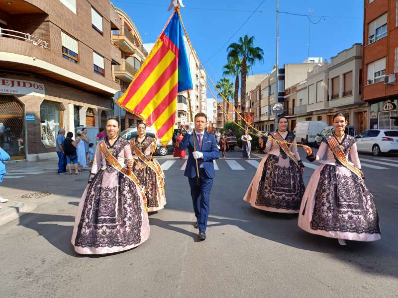 Nules celebra una processó cívica per a commemorar la festivitat del 9 d’Octubre￼
