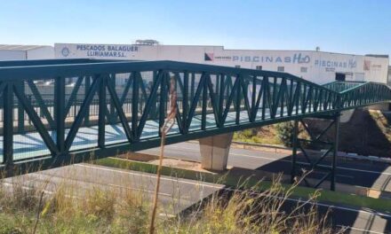 La Conselleria d’Infraestructures instal·la una nova passarel·la ciclista i per a vianants sobre la CV-35 en Llíria