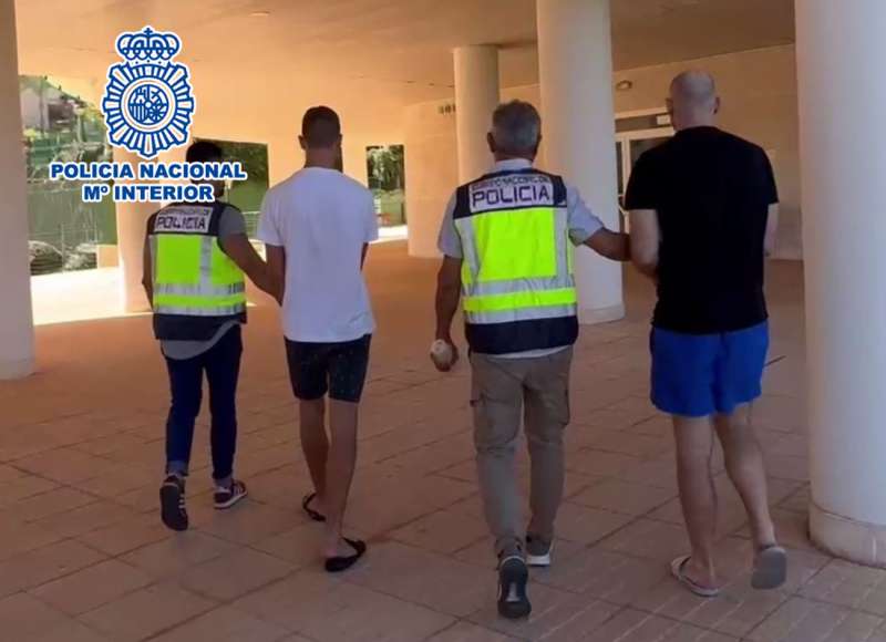 Cau una banda especialitzada a robar cotxes d’alta gamma que s’amagava a Benidorm i la Vila Joiosa
