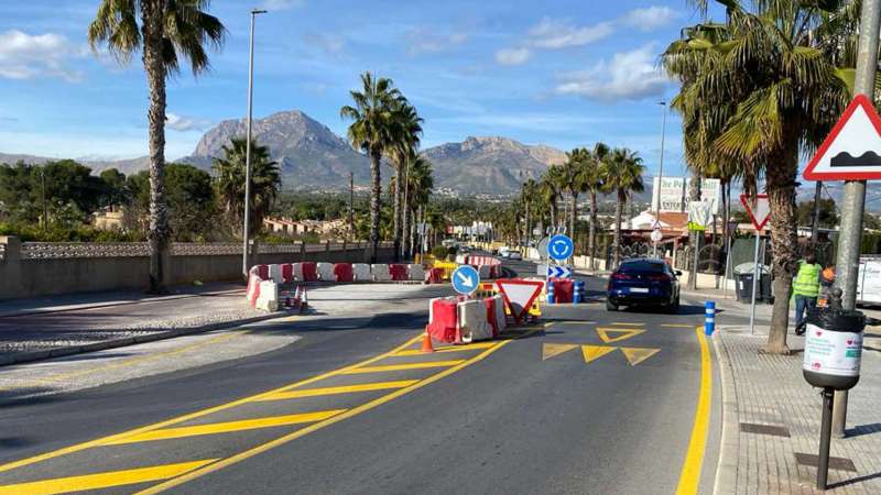 Benidorm crea una rotonda provisional en l’encreuament de Severo Ochoa amb Camí dels Torrers per a millorar el trànsit rodat