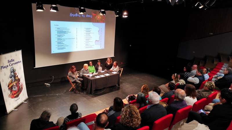 Les Falles Bernat Aliño i Plaça de Cervantes presenten els seus llibrets innovadors i reivindicatius￼