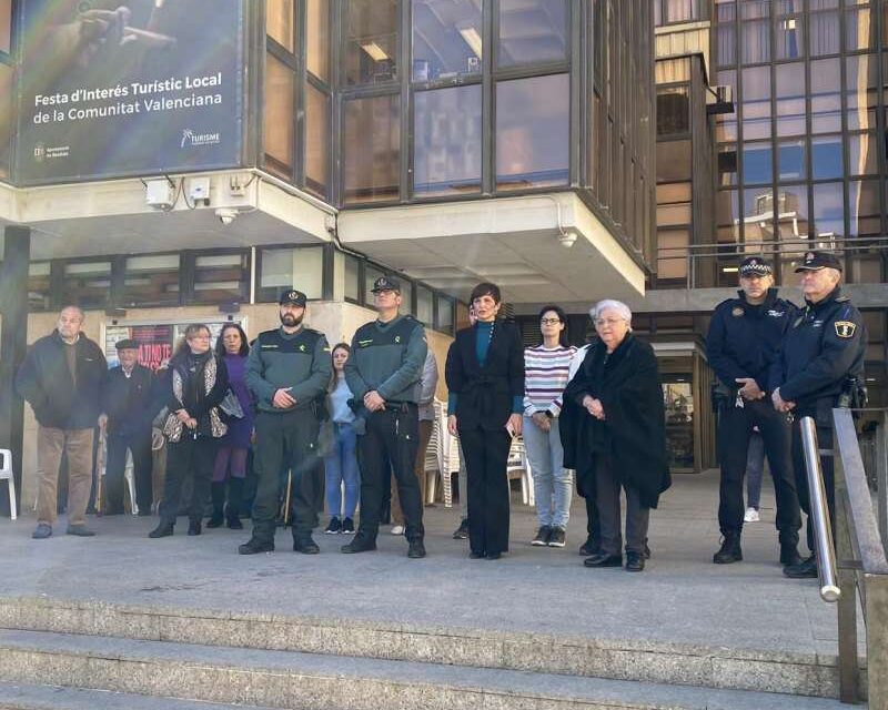 Benifaió s’unix al minut de silenci de la convocatòria de la FEMP per donar suport a les famílies dels guàrdies civils morts￼