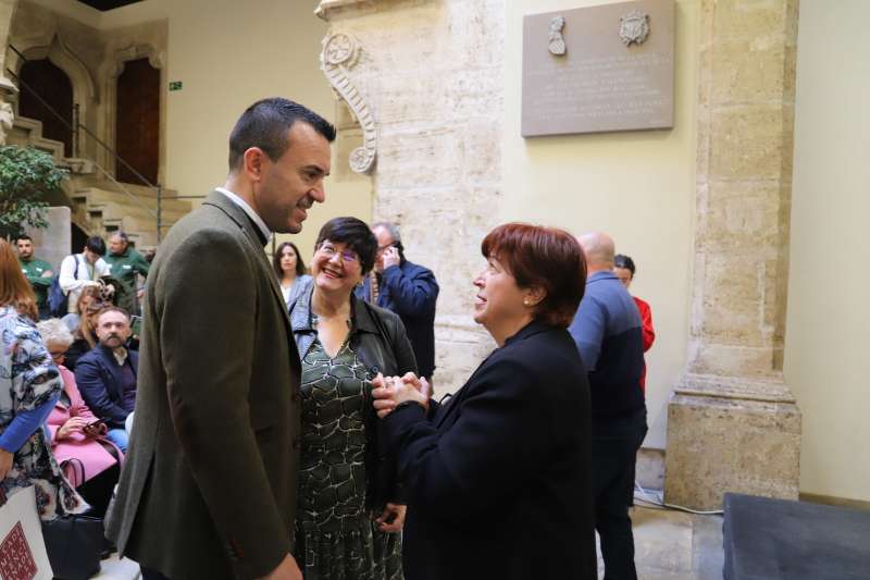 La Diputació de València presenta dos còmics per a fomentar el patrimoni cultural i lingüístic valencià￼