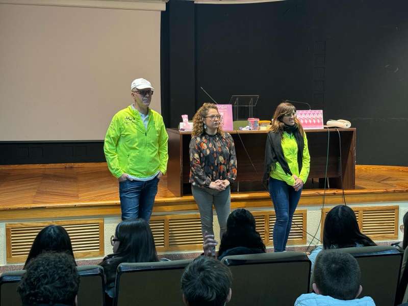 Sueca oferix un taller interactiu sobre relacions tòxiques a l’alumnat de 3r de l’ESO￼