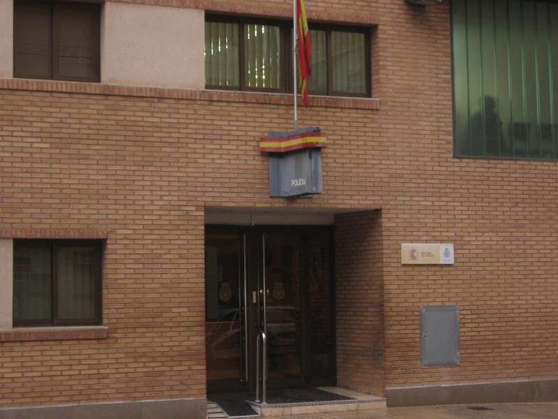 Exigeixen la reparació urgent de l’ascensor de la comissaria d’Alzira després de 10 dies avariat