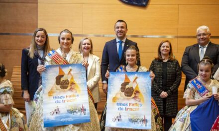 La Diputació i les Falleres Majors de València donen la benvinguda a unes Falles de traca￼