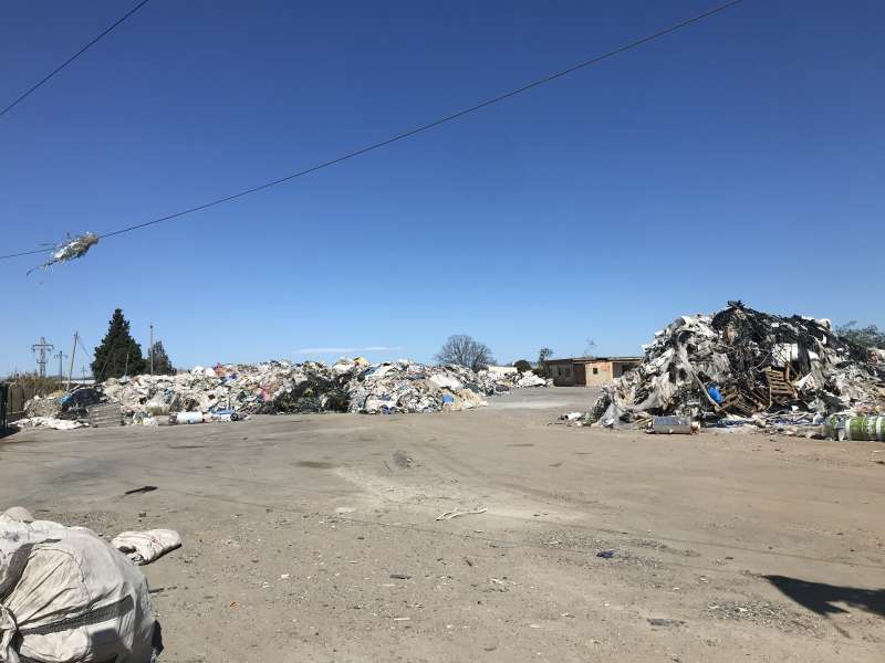 Denuncien un macroabocador il·legal amb les dimensions d’un camp de futbol en el terme municipal d’Aldaia￼