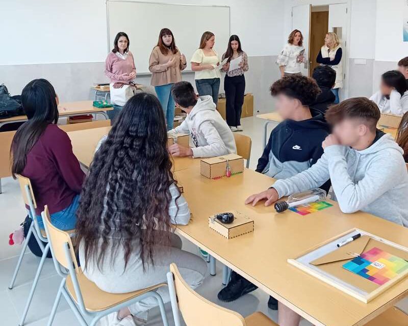 Estudiants del Camp de Morvedre resolen desafiaments del desenvolupament sostenible en un ‘scape room’