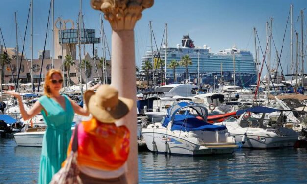 Dos creuers amb 8.000 turistes deixaran uns 600.000 euros a Alacant