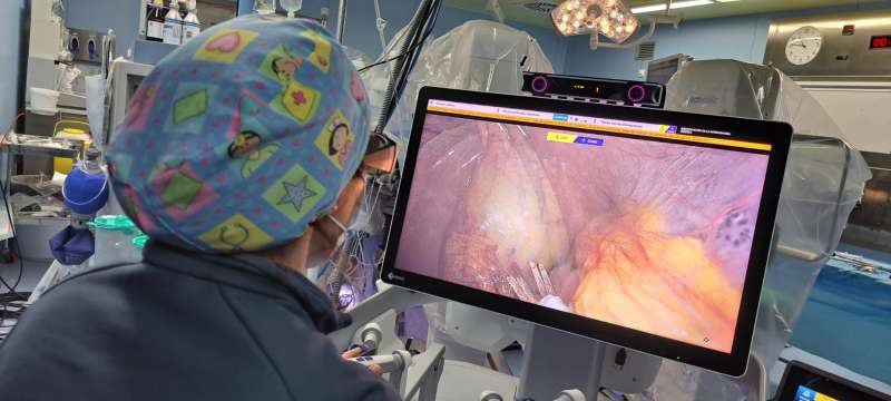 L’Hospital de la Ribera fa la seua primera intervenció de cirurgia digestiva amb el robot d’última generació Hugo
