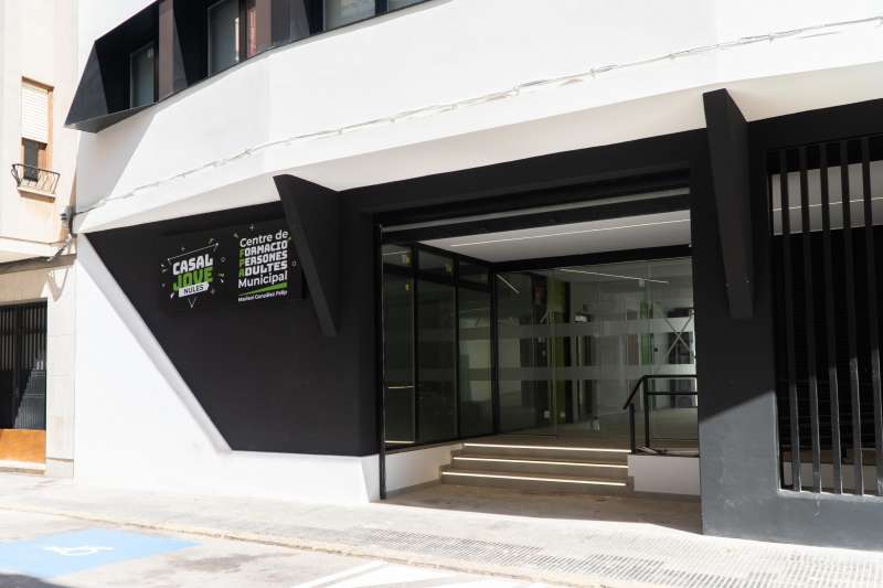 Nules signa la recepció d’obra del Casal Jove