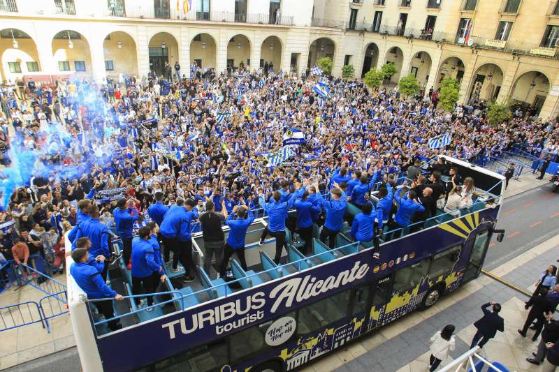 Més de 20.000 aficionats celebren l’ascens de l’Hèrcules a Primera Federació