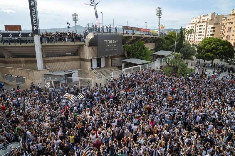 Milers d’aficionats vibren per l’ascens del Castelló a Segona Divisió