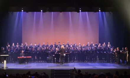 Més de 200 persones van ajuntar el seu art al TAMA d’Aldaia per a homenatjar a Vicent Andrés Estellés