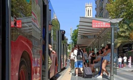 L’Ajuntament de València adapta 760 marquesines de l’EMT per facilitar l’accessibilitat a les persones amb discapacitat visual