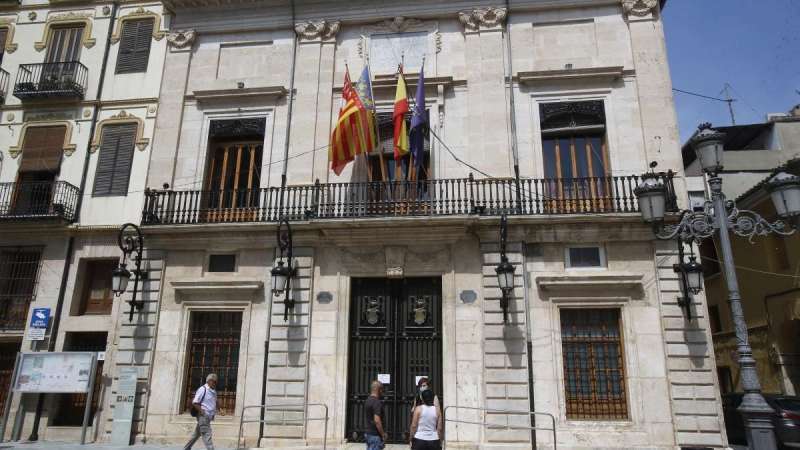 Els impulsors de la moció de censura de Sueca esperen que se celebre a mitjan agost