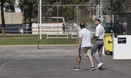 El València CF expedienta a Rafa Mir i entrenarà en solitari