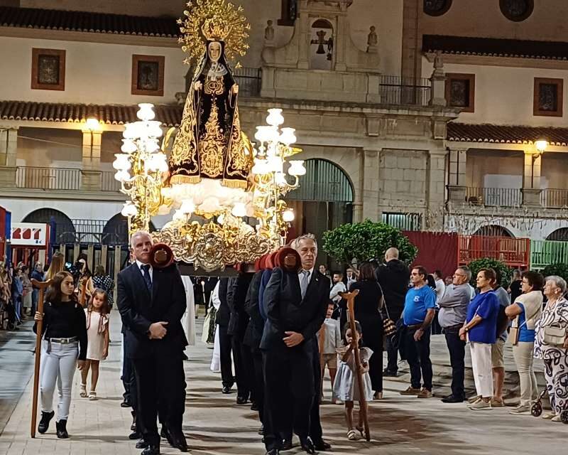 Els nulers i les nuleres veneren a las seua patrona, Mare de Déu de la Soledat