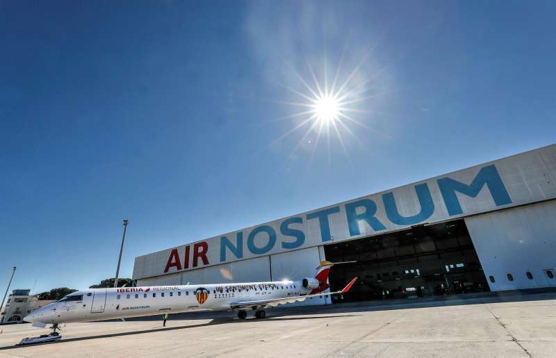 AirNostrum cerca a València tripulants de cabina de passatgers