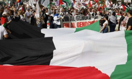 Una manifestació recorre el centre de València contra “un any de genocidi en Palestina”