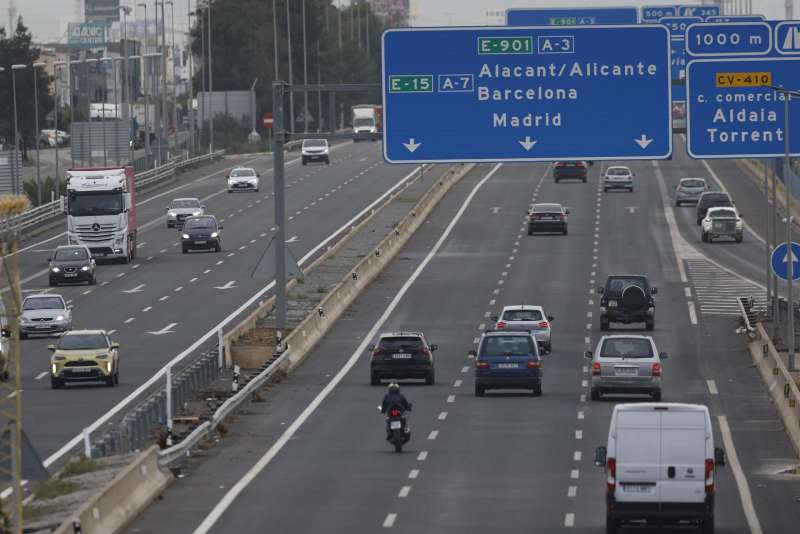 Retencions de trànsit habituals aquest dilluns després d’alçar-se la majoria de restriccions a València