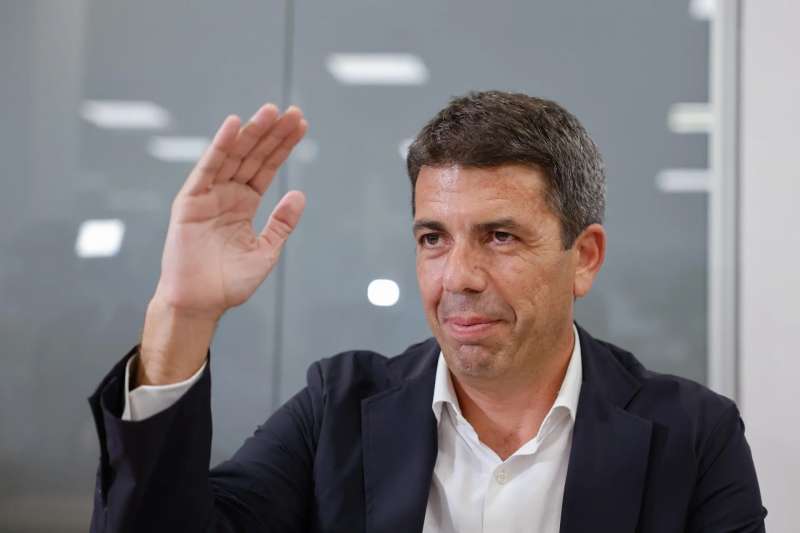 Mazón dona la cara davant la tempesta política hui en Les Corts