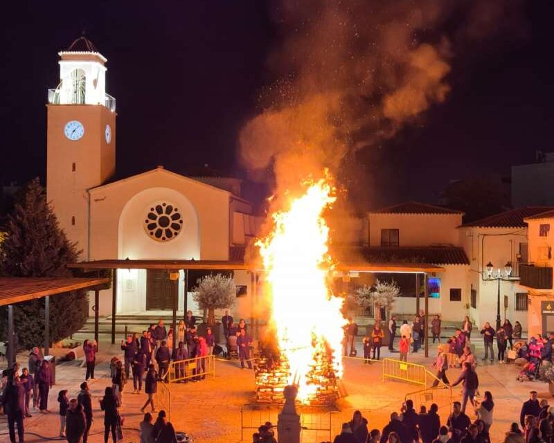 Sant Antoni de Benaixeve reviu les seues tradicions amb una exitosa festa de Sant Antoni