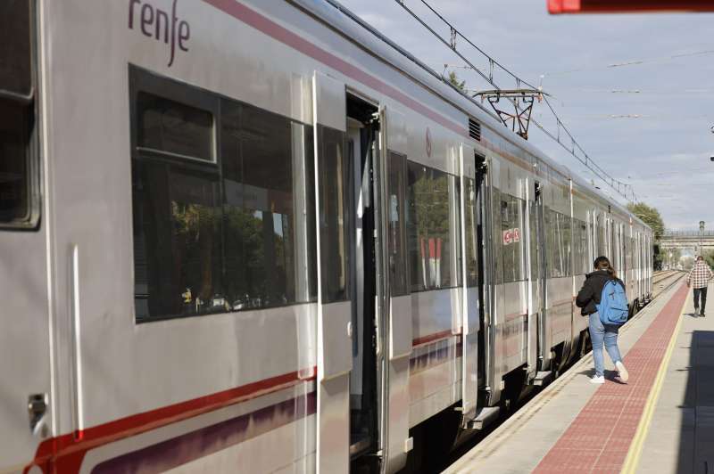 Compromís reclama a Transports reparar de manera urgent els ascensors i elevadors de les estacions de tren afectades per la DANA