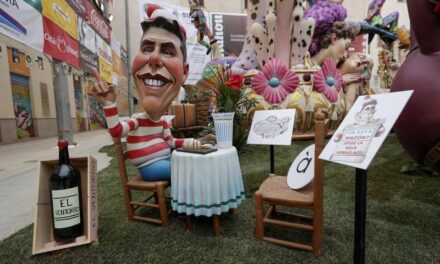 El color i la sàtira fallera engalanen València en les seues Falles més solidàries i inclusives