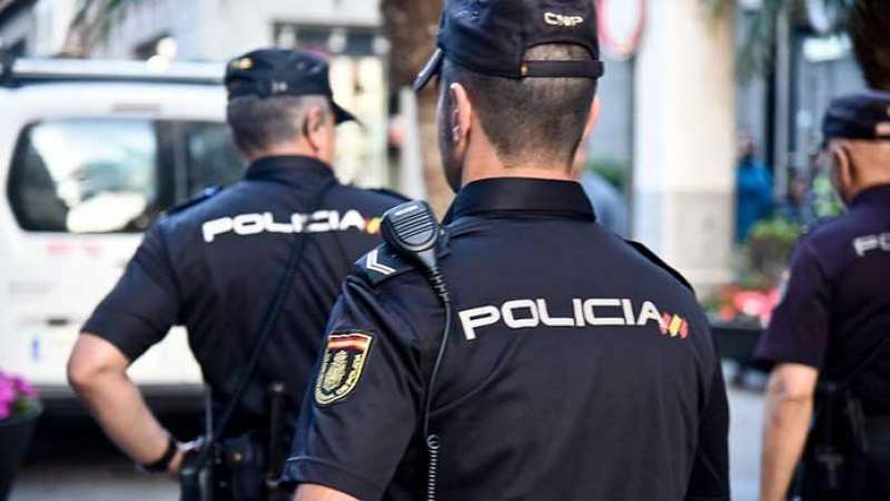 Detingut a Benidorm l’amo d’un restaurant després de ser víctima d’un robatori i descobrir-se que era fugitiu de la Justícia francesa