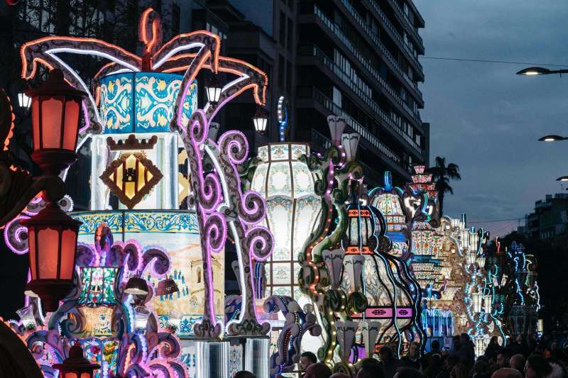 Castelló exalta al símbol per excel·lència de les festes de la Magdalena amb un espectacle de llums i pirotècnia en la XXXI Encesa de Gaiates