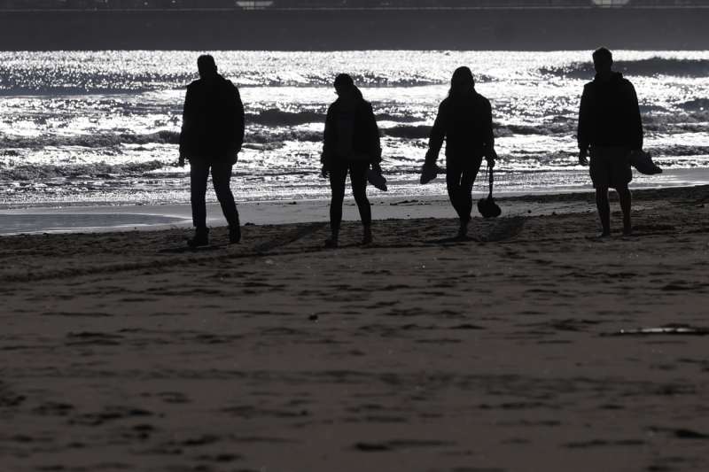 Localitzen sense vida a un banyista desaparegut a la platja de la Malva-rosa de València