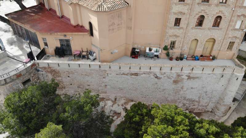 Cullera finalitza la restauració de la muralla del Castell afectada per la dana