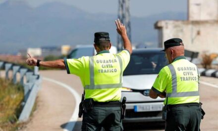 Roba un cotxe a Oliva i li posa la matrícula del vehicle de La Pobla de Vallbona per a així no pagar les seues multes de trànsit
