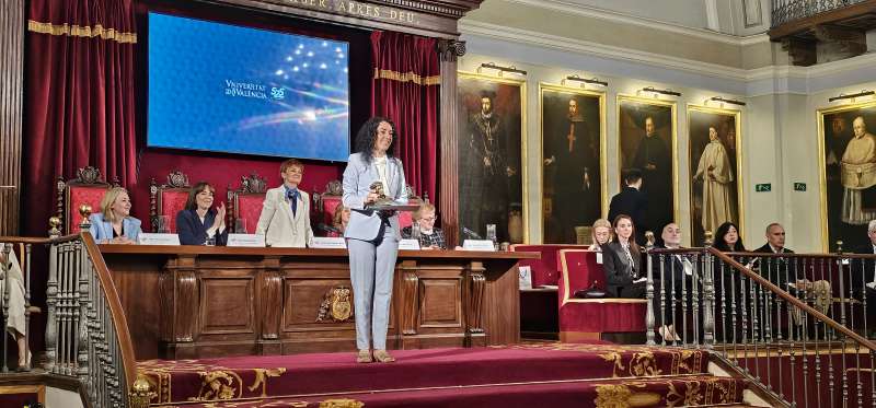 Tavernes rep un reconeixement en l’acte del 525 aniversari de la Universitat de València