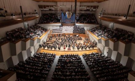 El Palau de la Música celebra el 38 aniversari amb l’Orquestra de València, Paul McCreesh, Gabrieli Consort i 300 veus infantils