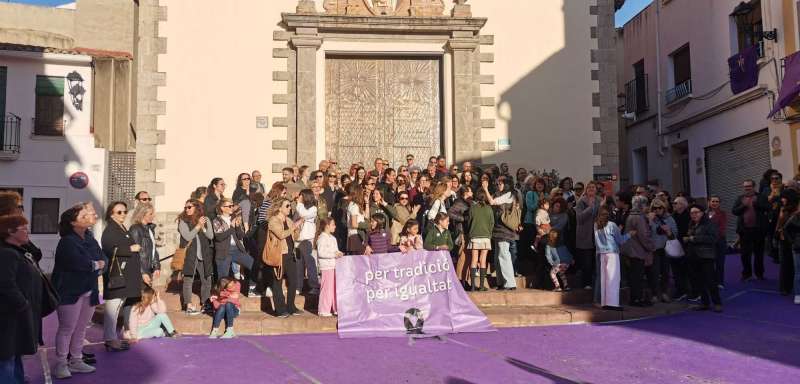 Les dones exigeixen el seu lloc en la Setmana Santa Saguntina