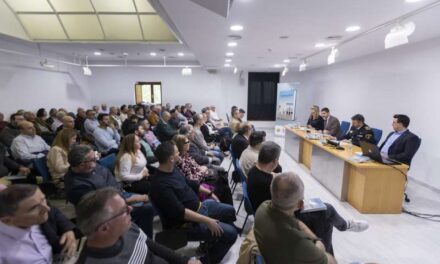 Prieto destaca el paper clau de la Policia Local de Gandia en la presentació del llibre dels 150 anys d’història