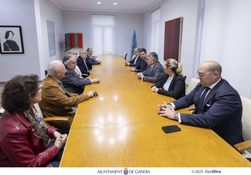 L’alcalde de Gandia rep la nova directiva de Foment AIC