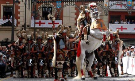 Alcoi comença les seues festes de Moros i Cristians amb un homenatge als músics