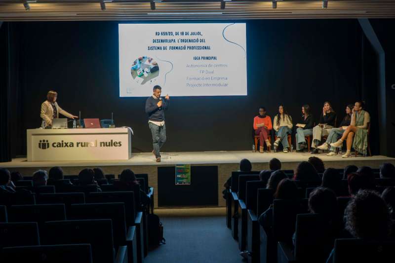 Nules tanca els Divendres Pedagògics amb una xerrada sobre noves metodologies educatives